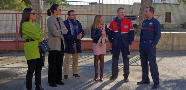 La gerente del CEIS, Verónica López, visita el Parque de Bomberos de Cieza
