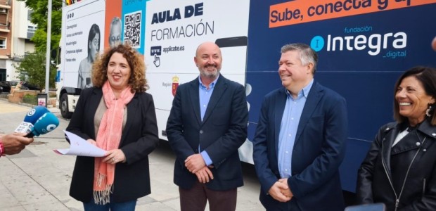 Ayuntamiento de Cieza y Fundación Íntegra acercan la digitalización a los ciudadanos de Cieza con el programa “Aplícate”